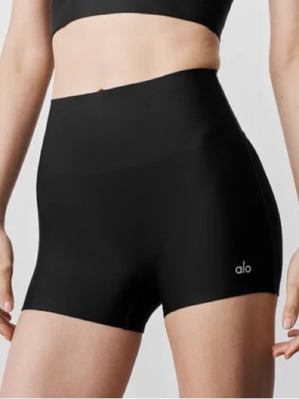 Like New Alo Yoga 3" Airlift High-Waist No Front Seam Shorts in Black